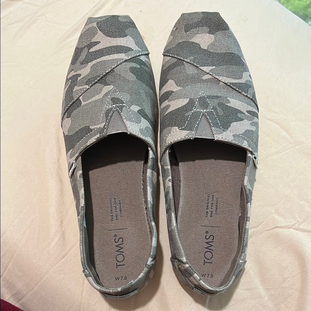 ❤️3 for $15 Toms Camouflage Slip-On Flats